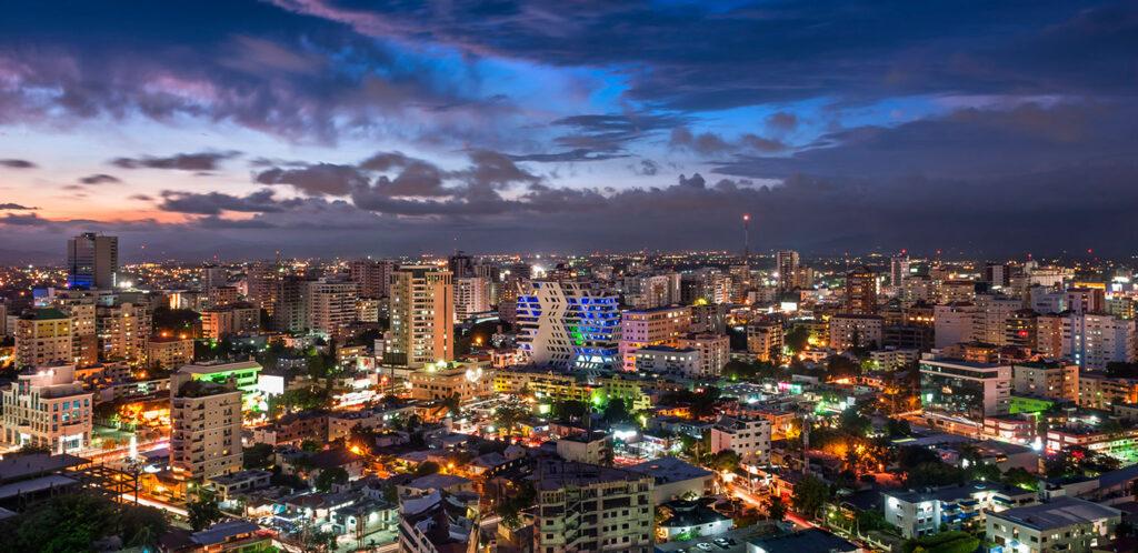 Apartamentos en venta en Santo Domingo, en vista nocturna de la ciudad