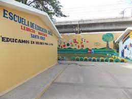 Escuela Santa Cruz, ubicada en la Avenida Hermanas Mirabal, en Sol de Luz Villa Mella