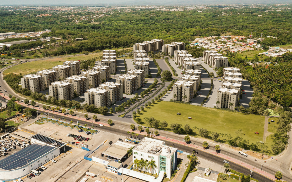 Vista aérea de Green Park by Viewpoint en la Av. Jacobo Majluta, Santo Domingo Norte