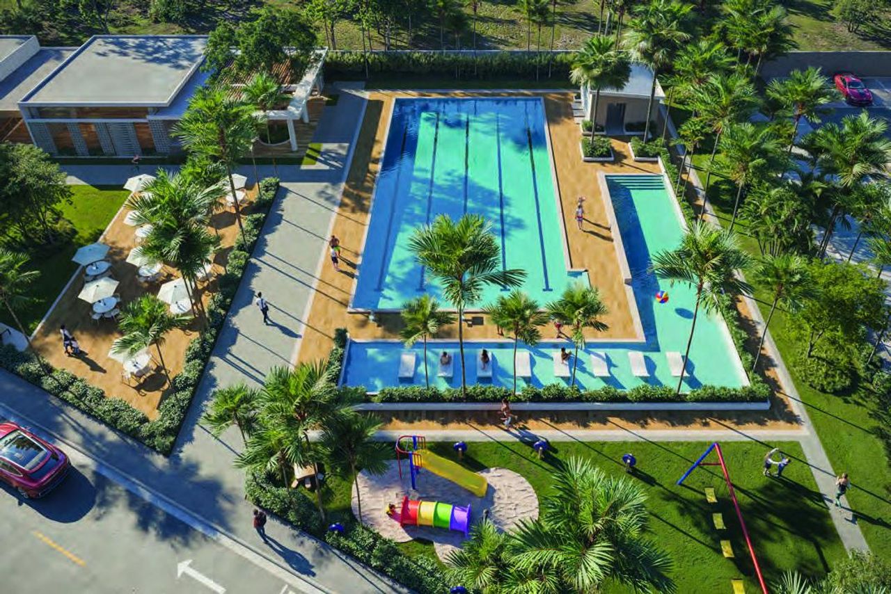 Piscina semiolímpica de Brisas de Las Colinas 6