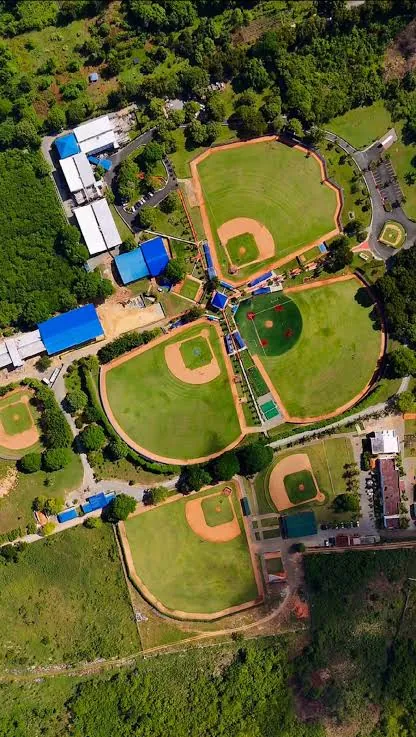 Vista aérea de los terrenos de una academia de béisbol de Grandes Ligas cerca de Terrazas de Boca Chica