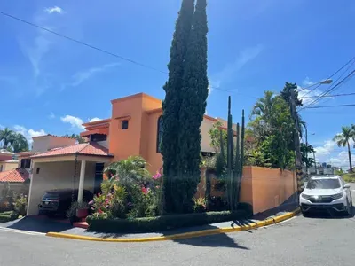 Casa típica del residencial Puerta de Hierro, en Cerros de Arroyo Hondo, Santo Domingo