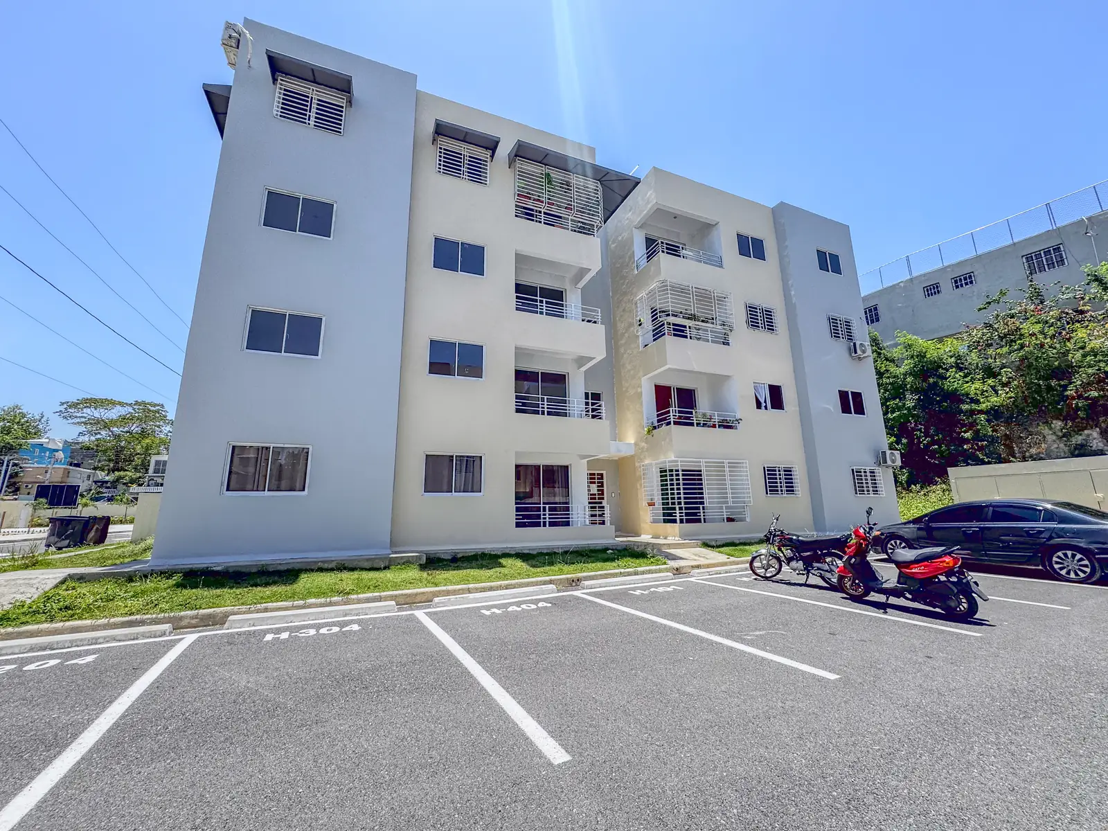 Edificio de apartamentos listos del Residencial Don Galo J. Mariot en Cerros de Sabana Perdida