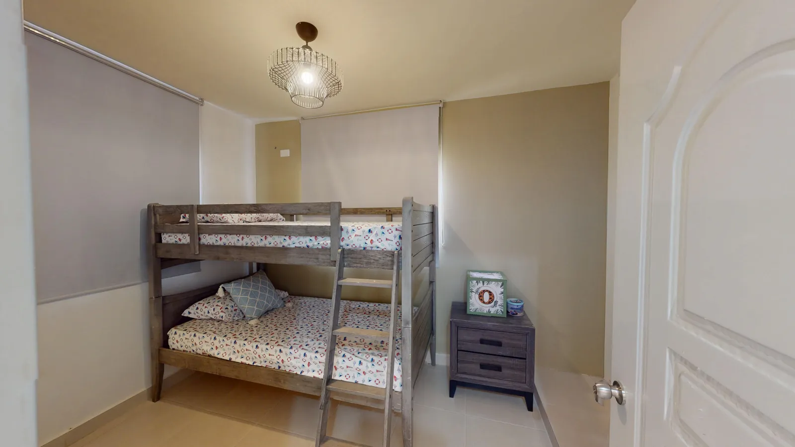 Habitación con camarote en el apartamento modelo del Residencial Don Galo J. Mariot