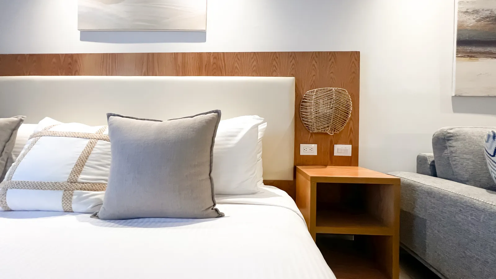 Cama de la habitación principal del apartamento modelo de Cruise On Land Punta Cana