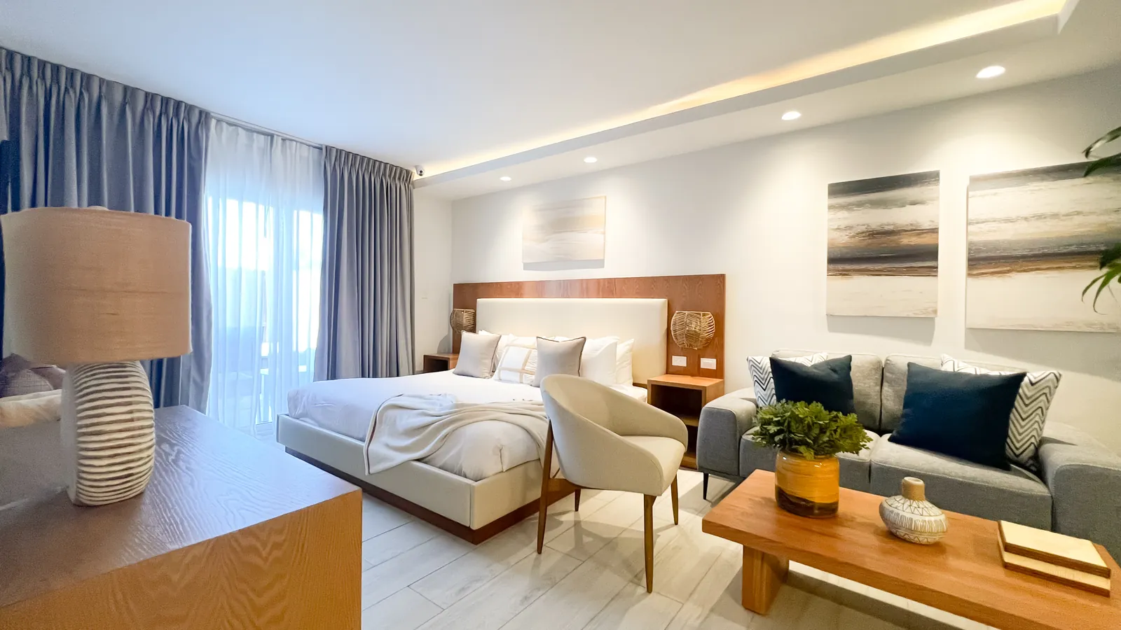 Habitación con área de estar del apartamento modelo de Cruise On Land Punta Cana
