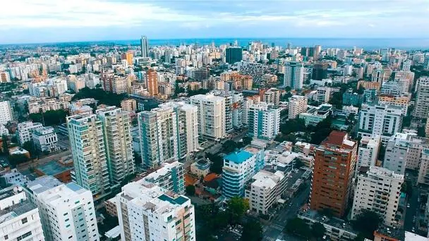 Torres de apartamentos en venta en Piantini, vistas desde un dron