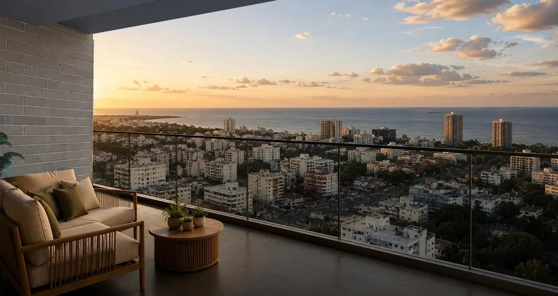 Vista al mar Caribe y a la ciudad desde el balcón de un apartamento de Traventto Santo Domingo, render ilustrativo
